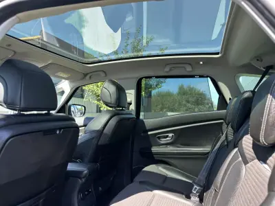 Renault Scénic 2016 - 10900 EUR, 220000 km - AUTO.MOTO.pt - 220000km - foto 35 de 66