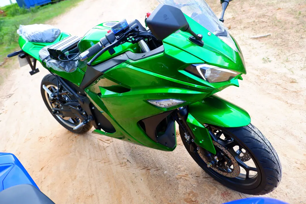 Kawasaki Ninja 400 2025 - 8610 EUR, 2 km - AUTO.MOTO.pt - 2km - foto 8 de 15