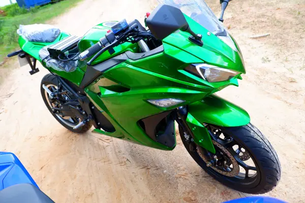Kawasaki Ninja 400 2025 - 8610 EUR, 2 km - AUTO.MOTO.pt - 2km - foto 8 de 15