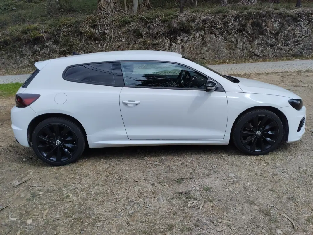 Volkswagen Scirocco 2011 - 10000 EUR, 215000 km - AUTO.MOTO.pt - 215000km - foto 8 de 30