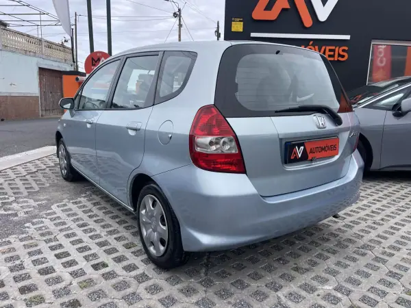 Honda Jazz 2010 - 3950 EUR, 142231 km - AUTO.MOTO.pt - 142231km - foto 5 de 12