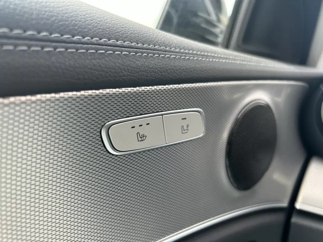 Mercedes-Benz E 300 2020 - 28990 EUR, 140000 km - AUTO.MOTO.pt - 140000km - foto 17 de 23