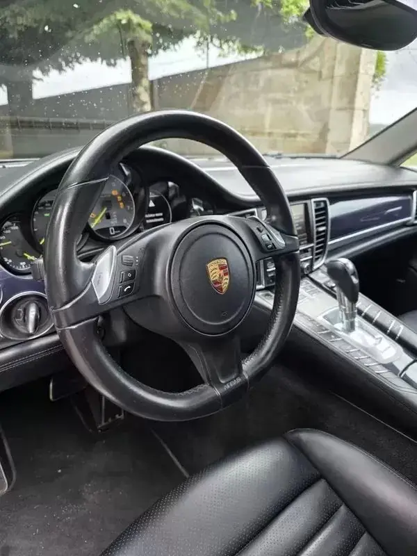 Porsche Panamera 2015 - 38499 EUR, 165000 km - AUTO.MOTO.pt - 165000km - foto 17 de 39