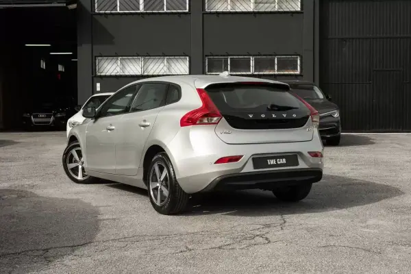 Volvo V40 2013 - 10999 EUR, 275270 km - AUTO.MOTO.pt - 275270km - foto 7 de 24