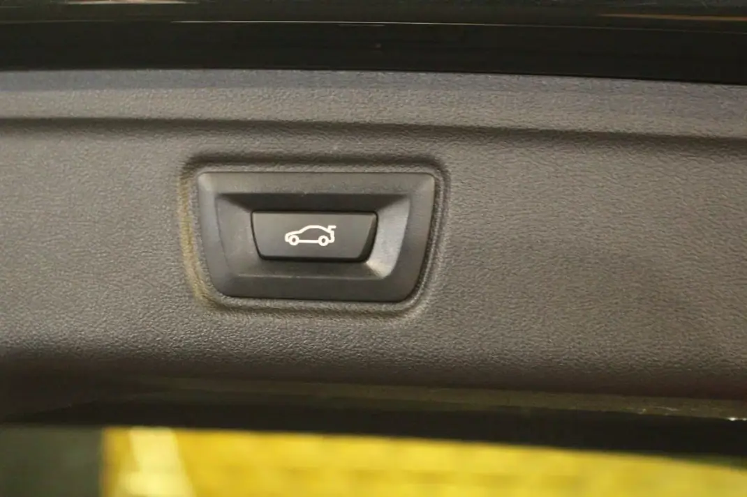 BMW 320 2021 - 26800 EUR, 137000 km - AUTO.MOTO.pt - 137000km - foto 28 de 28