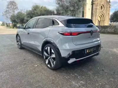 Renault Mégane E-Tech 2022 - 24999 EUR, 101000 km - AUTO.MOTO.pt - 101000km - foto 13 de 35