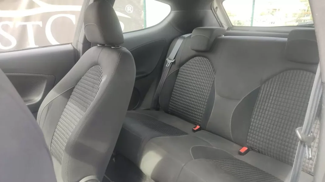 Alfa Romeo MiTo 2010 - 9900 EUR, 136403 km - AUTO.MOTO.pt - 136403km - foto 7 de 9