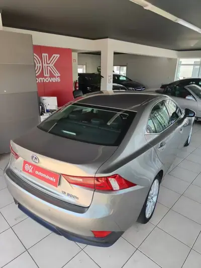 Lexus IS 300H 2013 - 19990 EUR, 170000 km - AUTO.MOTO.pt - 170000km - foto 12 de 38