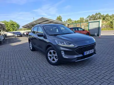 Ford Kuga 2021 - 21000 EUR, 59800 km - AUTO.MOTO.pt - 59800km - foto 4 de 36