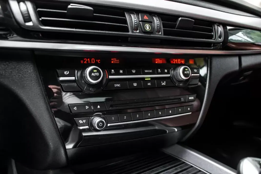 BMW X5 2015 - 27900 EUR, 170106 km - AUTO.MOTO.pt - 170106km - foto 23 de 44