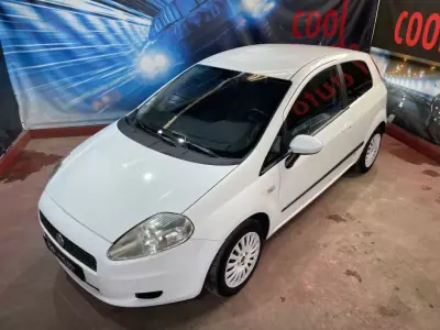Fiat PUNTO 2008 - 2999 EUR, 233000 km - AUTO.MOTO.pt - 233000km - foto 6 de 36