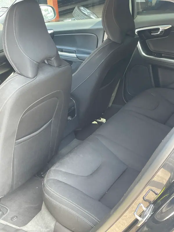 Volvo V60 2014 - 7750 EUR, 220000 km - AUTO.MOTO.pt - 220000km - foto 7 de 13