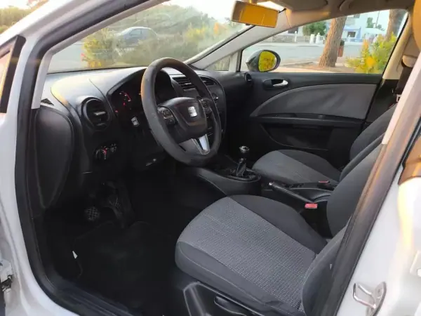 SEAT Leon 2012 - 8965 EUR, 168000 km - AUTO.MOTO.pt - 168000km - foto 6 de 12