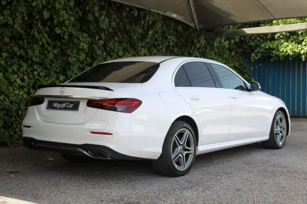 Mercedes-Benz E 300 2020 - 35900 EUR, 135000 km - AUTO.MOTO.pt - 135000km - foto 8 de 17
