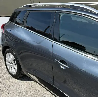 Renault Clio Break 2018 - 10900 EUR, 138940 km - AUTO.MOTO.pt - 138940km - foto 9 de 10