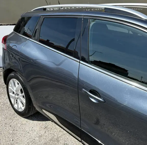 Renault Clio Break 2018 - 10900 EUR, 138940 km - AUTO.MOTO.pt - 138940km - foto 9 de 10