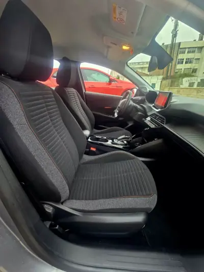 Peugeot e-208 2020 - 15750 EUR, 56000 km - AUTO.MOTO.pt - 56000km - foto 33 de 41