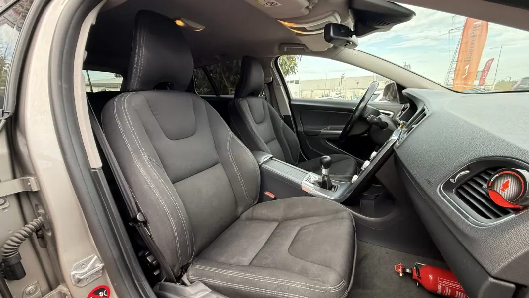 Volvo V60 2015 - 9990 EUR, 265000 km - 265000km - foto 25 de 25