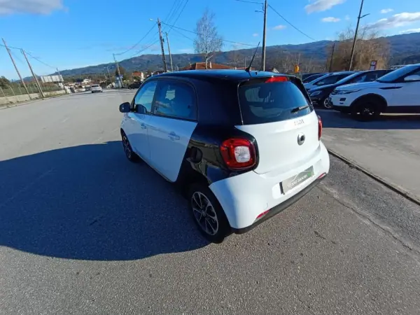 Smart ForFour 2016 - 9900 EUR, 66000 km - AUTO.MOTO.pt - 66000km - foto 7 de 25