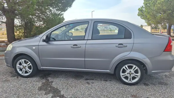 Chevrolet Aveo 2012 — foto 3 de 6