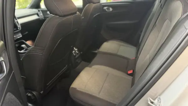Volvo XC 40 2023 - 31500 EUR, 82000 km - AUTO.MOTO.pt - 82000km - foto 13 de 24