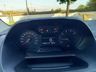 Peugeot Partner 2019 - 11490 EUR, 120300 km - 120300km - foto 14 de 19
