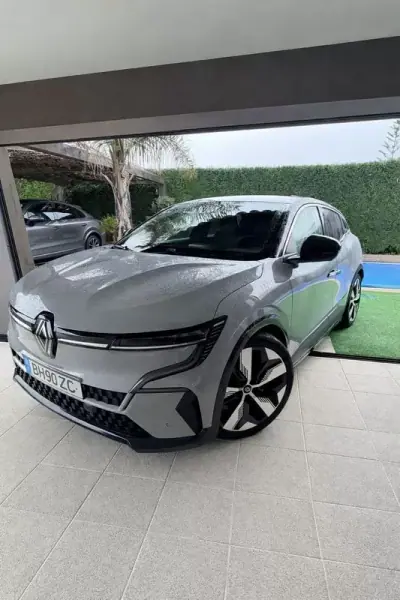 Renault Mégane E-Tech 2023 - 27980 EUR, 31569 km - AUTO.MOTO.pt - 31569km - foto 4 de 14