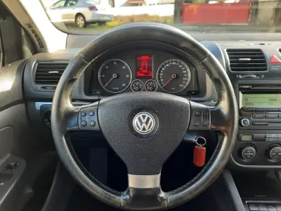Volkswagen Golf 2009 - 7950 EUR, 270581 km - AUTO.MOTO.pt - 270581km - foto 9 de 12