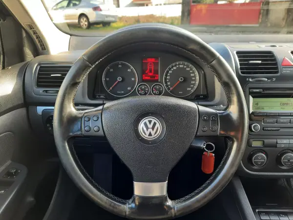 Volkswagen Golf 2009 - 7950 EUR, 270581 km - AUTO.MOTO.pt - 270581km - foto 9 de 12