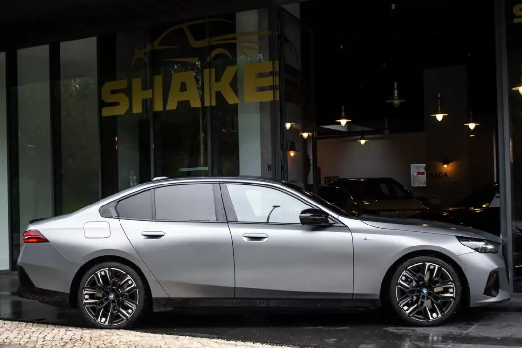 BMW i5 2023 - 74990 EUR, 17145 km - AUTO.MOTO.pt - 17145km - foto 5 de 60