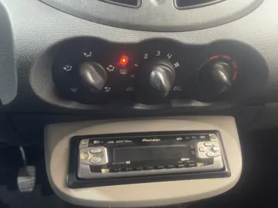 Renault Twingo 2012 - 6499 EUR, 72000 km - AUTO.MOTO.pt - 72000km - foto 25 de 26