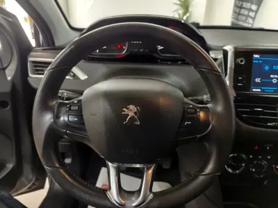 Peugeot 208 2018 - 9850 EUR, 48000 km - AUTO.MOTO.pt - 48000km - foto 13 de 23