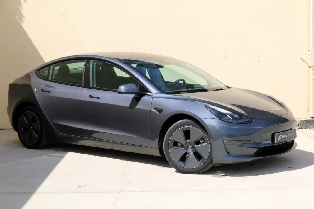 Tesla Model 3 2023 - 28990 EUR, 114500 km - AUTO.MOTO.pt - 114500km - foto 2 de 5