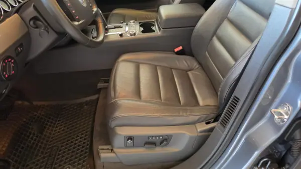 Volkswagen Touareg 2006 - 13900 EUR, 262462 km - AUTO.MOTO.pt - 262462km - foto 40 de 60