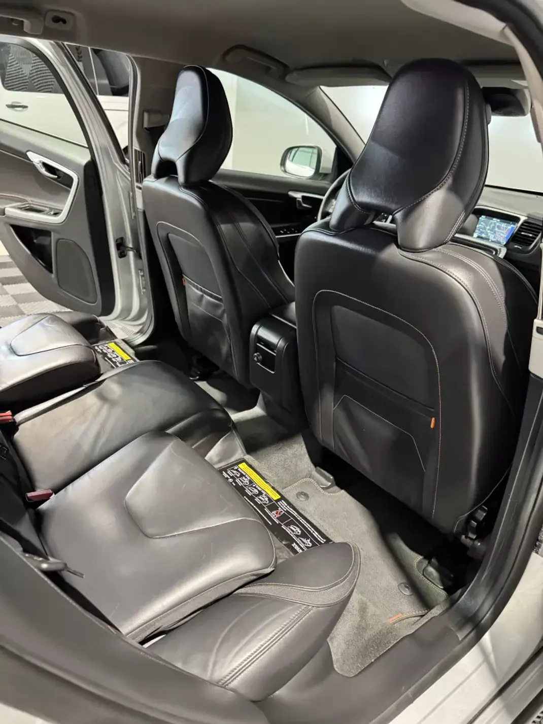 Volvo V60 2016 - 13900 EUR, 265393 km - 265393km - foto 36 de 44