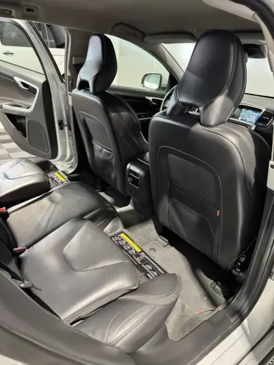 Volvo V60 2016 - 13900 EUR, 265393 km - 265393km - foto 36 de 44