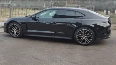 Porsche Taycan Sport Turismo 2023 - 69900 EUR, 98000 km - AUTO.MOTO.pt - 98000km - foto 2 de 5