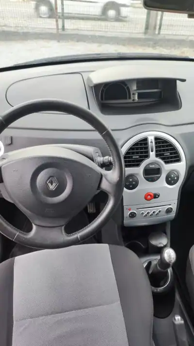 Renault Grand Modus 2009 - 6589 EUR, 209758 km - AUTO.MOTO.pt - 209758km - foto 6 de 15