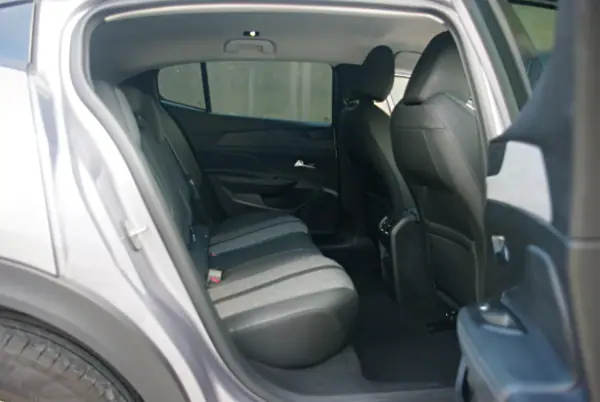 Peugeot 408 2024 - 24600 EUR, 30776 km - AUTO.MOTO.pt - 30776km - foto 20 de 29