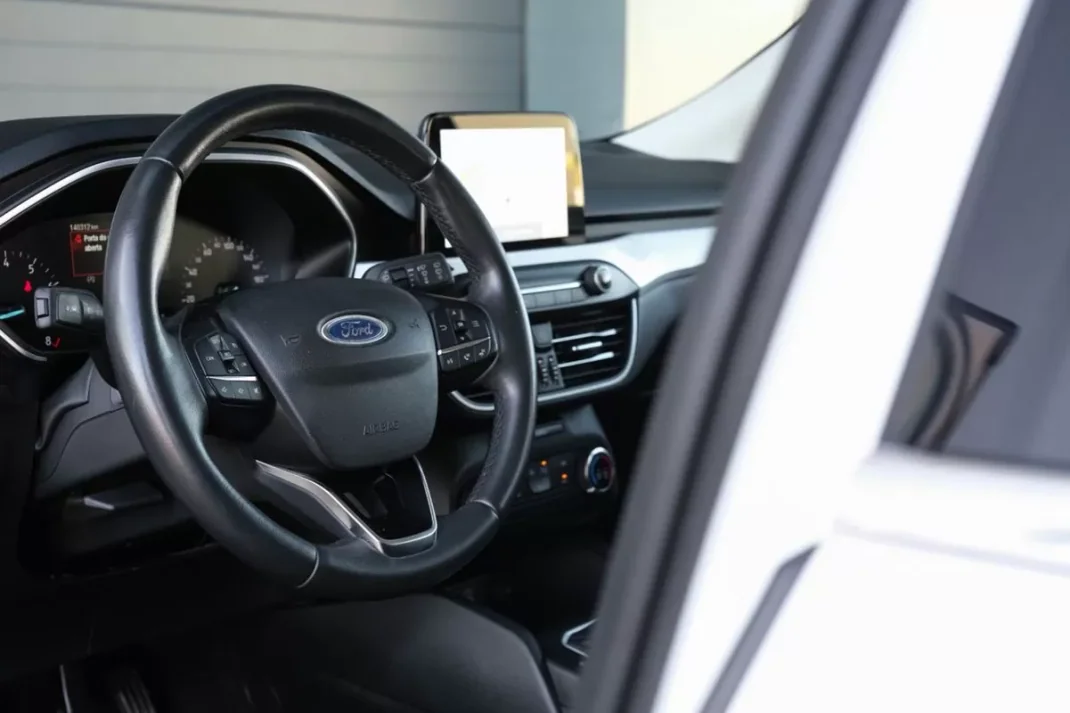 Ford Focus Van 2020 - 14999 EUR, 139000 km - AUTO.MOTO.pt - 139000km - foto 10 de 24