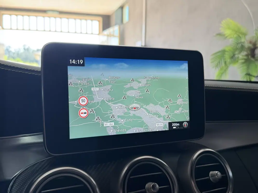 Mercedes-Benz C 63 AMG 2018 - 79990 EUR, 35000 km - AUTO.MOTO.pt - 35000km - foto 13 de 18