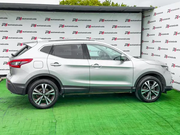 Nissan Qashqai 2018 - 17990 EUR, 95880 km - AUTO.MOTO.pt - 95880km - foto 14 de 27