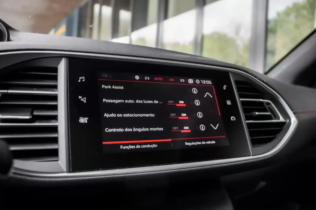 Peugeot 308 2020 - 17990 EUR, 142466 km - AUTO.MOTO.pt - 142466km - foto 44 de 45