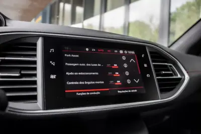 Peugeot 308 2020 - 17990 EUR, 142466 km - AUTO.MOTO.pt - 142466km - foto 44 de 45