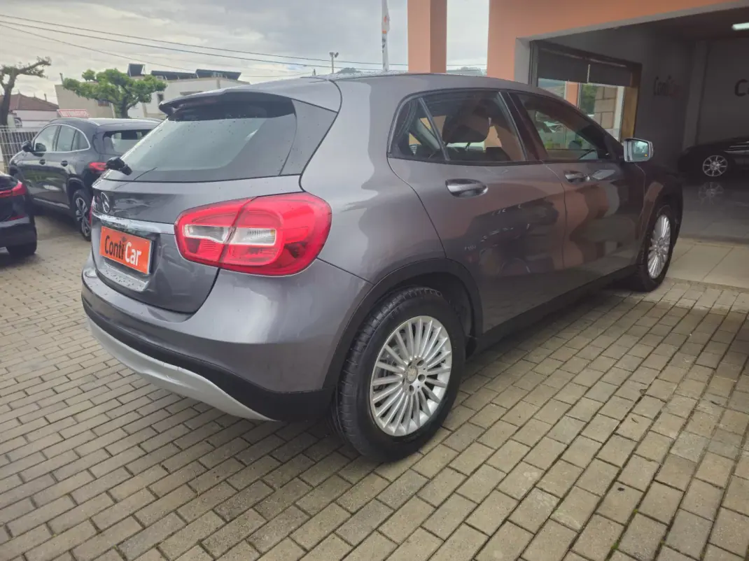Mercedes-Benz GLA 180 2016 - 16990 EUR, 142000 km - AUTO.MOTO.pt - 142000km - foto 4 de 13