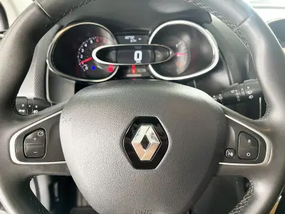 Renault Clio 2019 - 10800 EUR, 122674 km - AUTO.MOTO.pt - 122674km - foto 20 de 22
