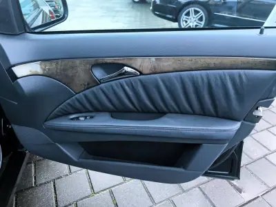 Mercedes-Benz E 220 2005 - 10950 EUR, 175000 km - AUTO.MOTO.pt - 175000km - foto 34 de 43