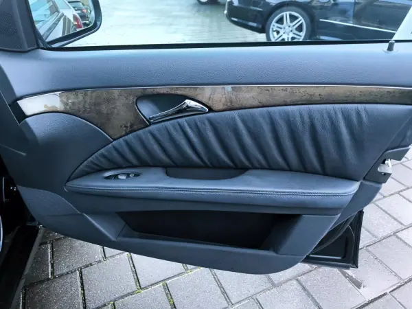 Mercedes-Benz E 220 2005 - 10950 EUR, 175000 km - AUTO.MOTO.pt - 175000km - foto 34 de 43