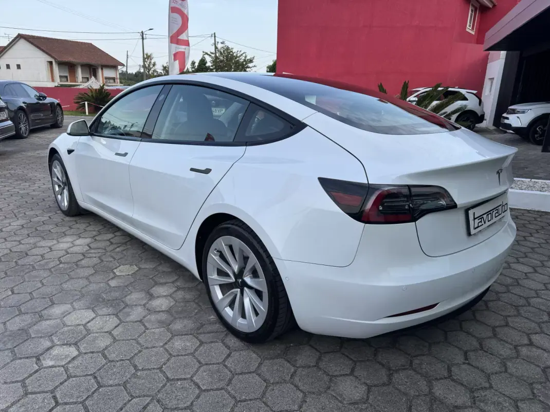 Tesla Model 3 2021 - 28900 EUR, 73000 km - AUTO.MOTO.pt - 73000km - foto 6 de 32
