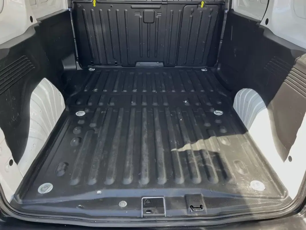 Peugeot 2019 - 12300 EUR, 92000 km - AUTO.MOTO.pt - 92000km - foto 14 de 19